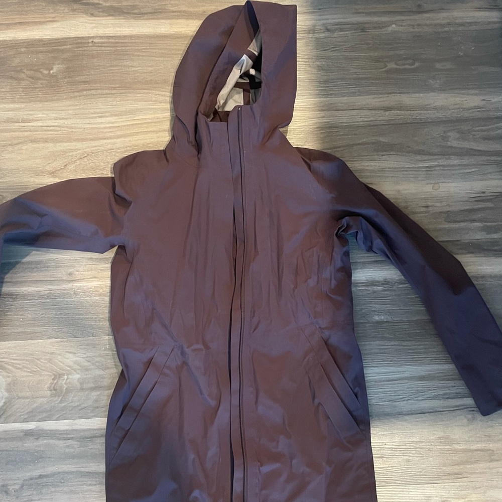 Lululemon windbreaker